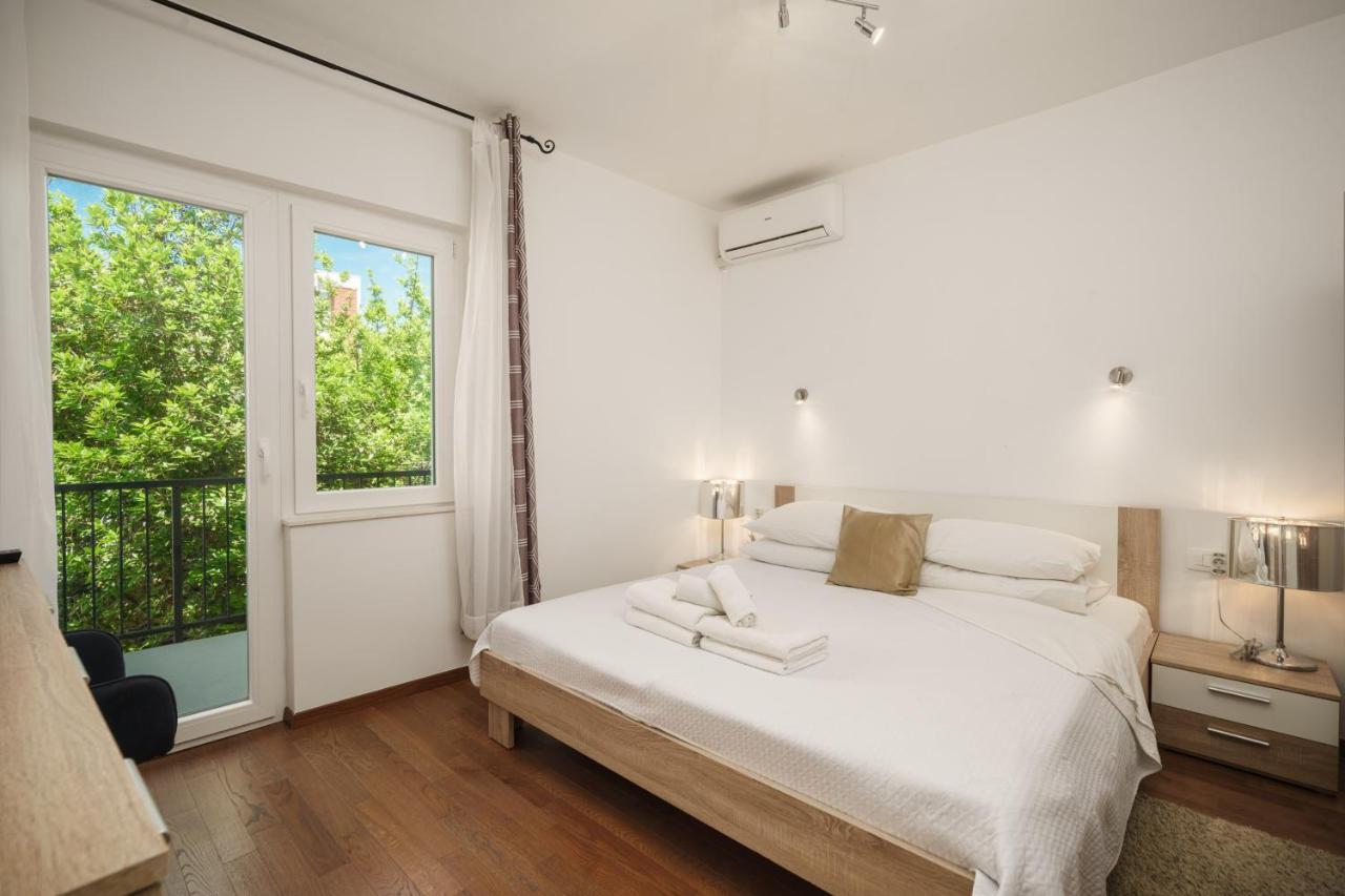Heritage In Center With Pool- Apartment