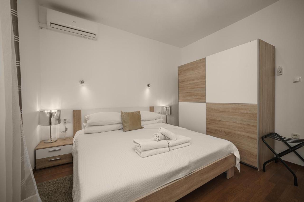 Heritage In Center With Pool- Apartment *